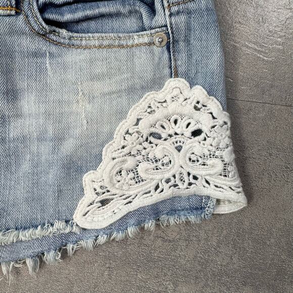 American Eagle Light Wash Denim Lace Trim Boho Jean Short Womens Size 00 Raw Hem - Picture 4 of 6